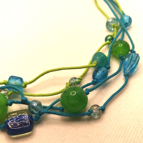 Handmade glass bead necklace - Picture 3 of 4